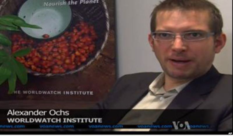 Ông <b>Alexander Ochs</b>, giám đốc về khí hậu và năng lượng tại viện Worldwatch, <b>...</b> - VoA_Vietnam